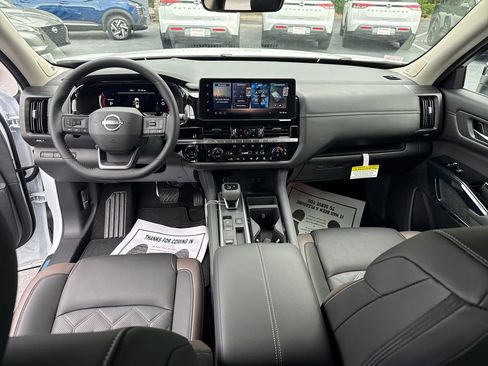 New 2026 Nissan Pathfinder Platinum FWD image 12