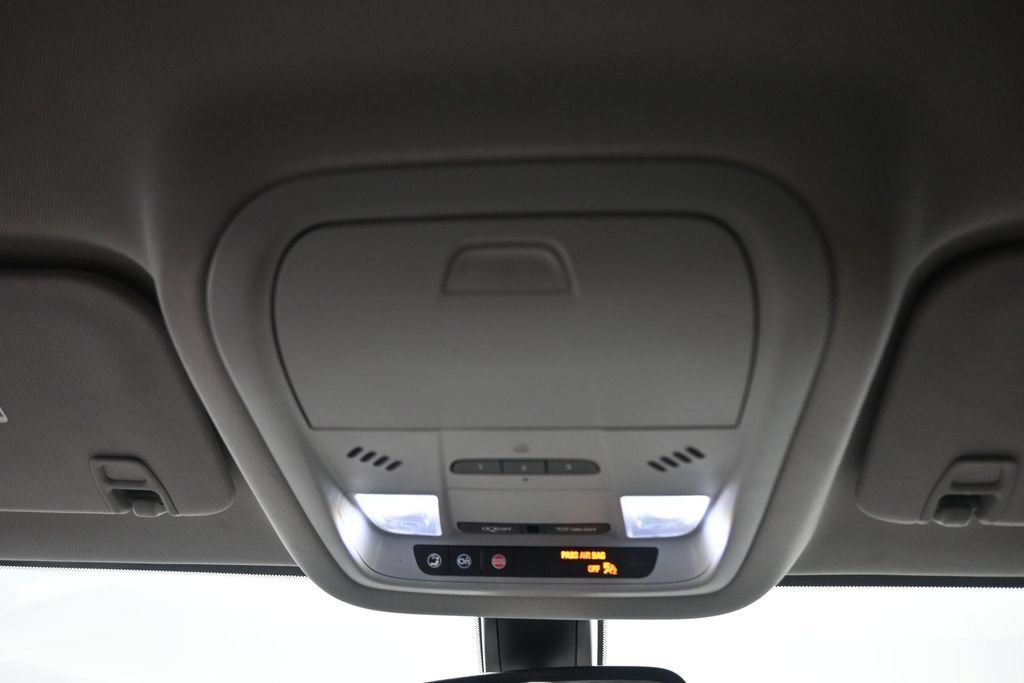 Used 2020 GMC Acadia SLT w/ Trailering Package FWD image 29