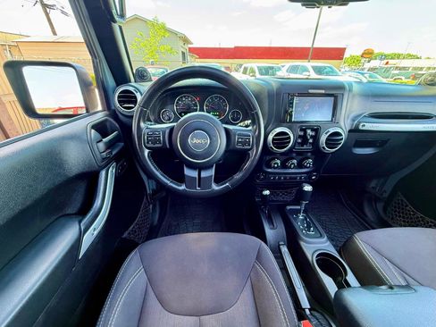 Used 2014 Jeep Wrangler Unlimited Sahara w/ Connectivity Group AWD/4WD image 21