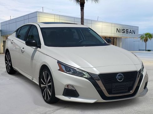 Used 2019 Nissan Altima 2.5 SR w/ SR Premium Package FWD image 9
