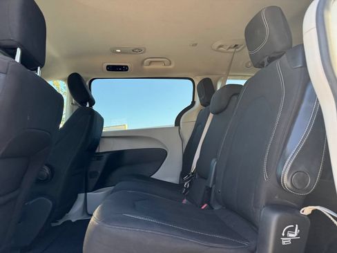 Used 2023 Chrysler Voyager LX FWD image 17