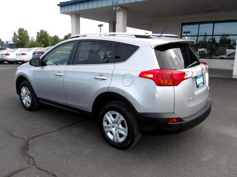 Used 2015 Toyota RAV4 LE image 3