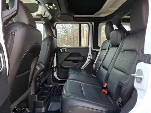 Used 2023 Jeep Wrangler Sahara image 10