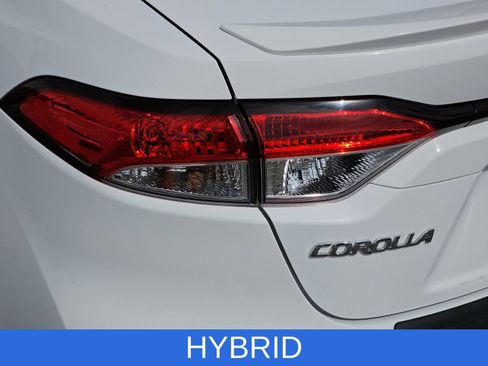 Used 2024 Toyota Corolla SE w/ SE Package FWD image 32