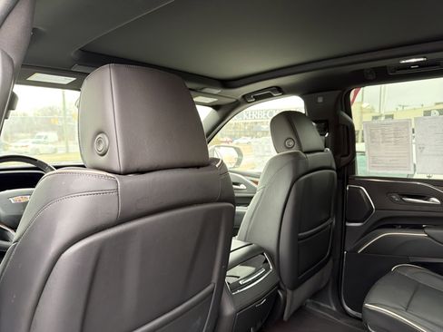 Used 2023 Cadillac Escalade ESV Premium Luxury w/ Performance Package image 25