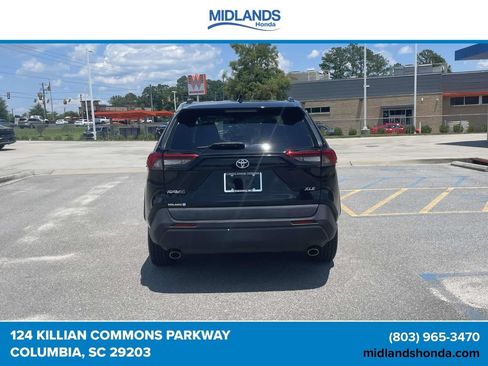 Used 2020 Toyota RAV4 XLE FWD image 5