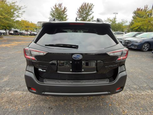 Used 2025 Subaru Outback Onyx Edition image 4