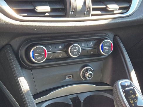Used 2022 Alfa Romeo Stelvio Sprint image 27