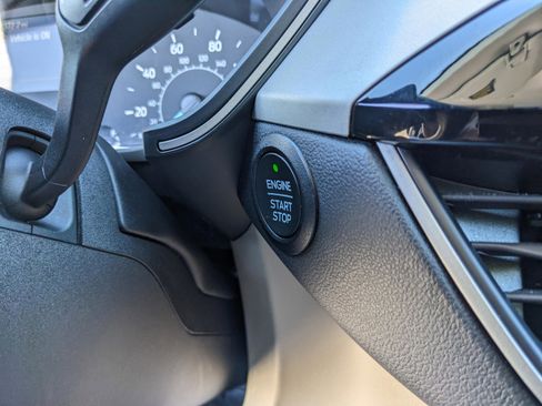 Used 2022 Ford Escape SE image 32