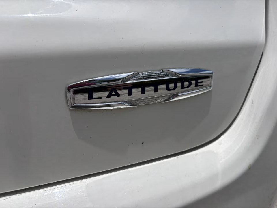 Used 2018 Jeep Compass Latitude w/ Popular Equipment Group FWD image 32