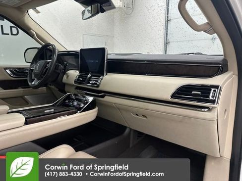Used 2019 Lincoln Navigator Reserve image 11