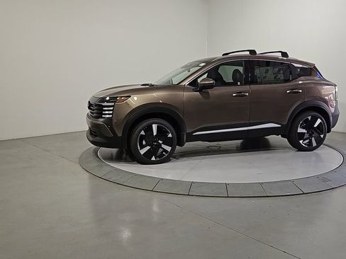 New 2025 Nissan Kicks SR AWD/4WD image 2