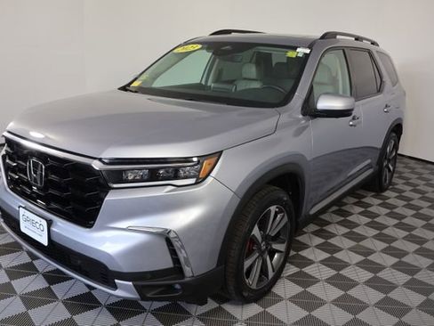 Used 2023 Honda Pilot Elite image 4