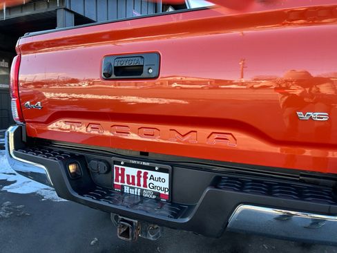 Used 2016 Toyota Tacoma SR5 image 10