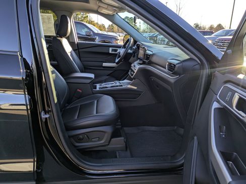 Certified 2023 Ford Explorer XLT w/ Equipment Group 202A image 40