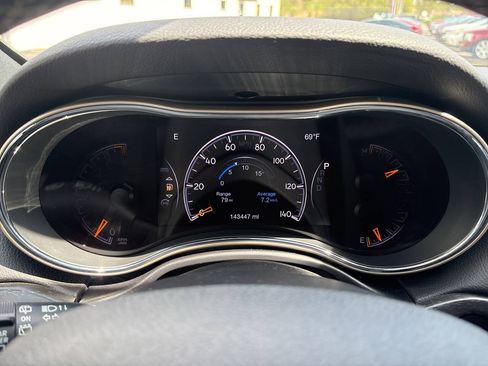 Used 2017 Jeep Grand Cherokee Limited AWD/4WD image 9