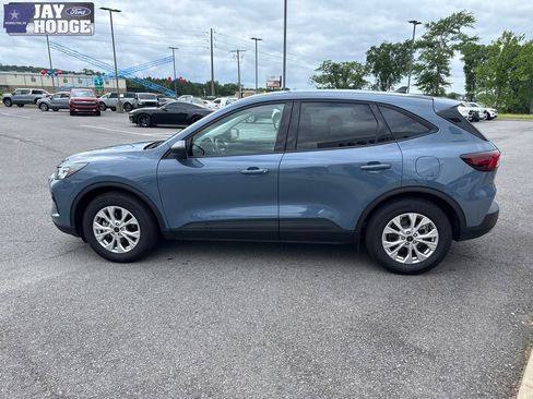 Used 2025 Ford Escape Active w/ Tech Pack #1 FWD image 3