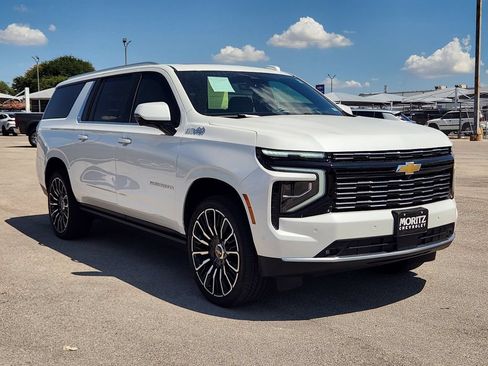 Certified 2025 Chevrolet Suburban High Country AWD/4WD image 3