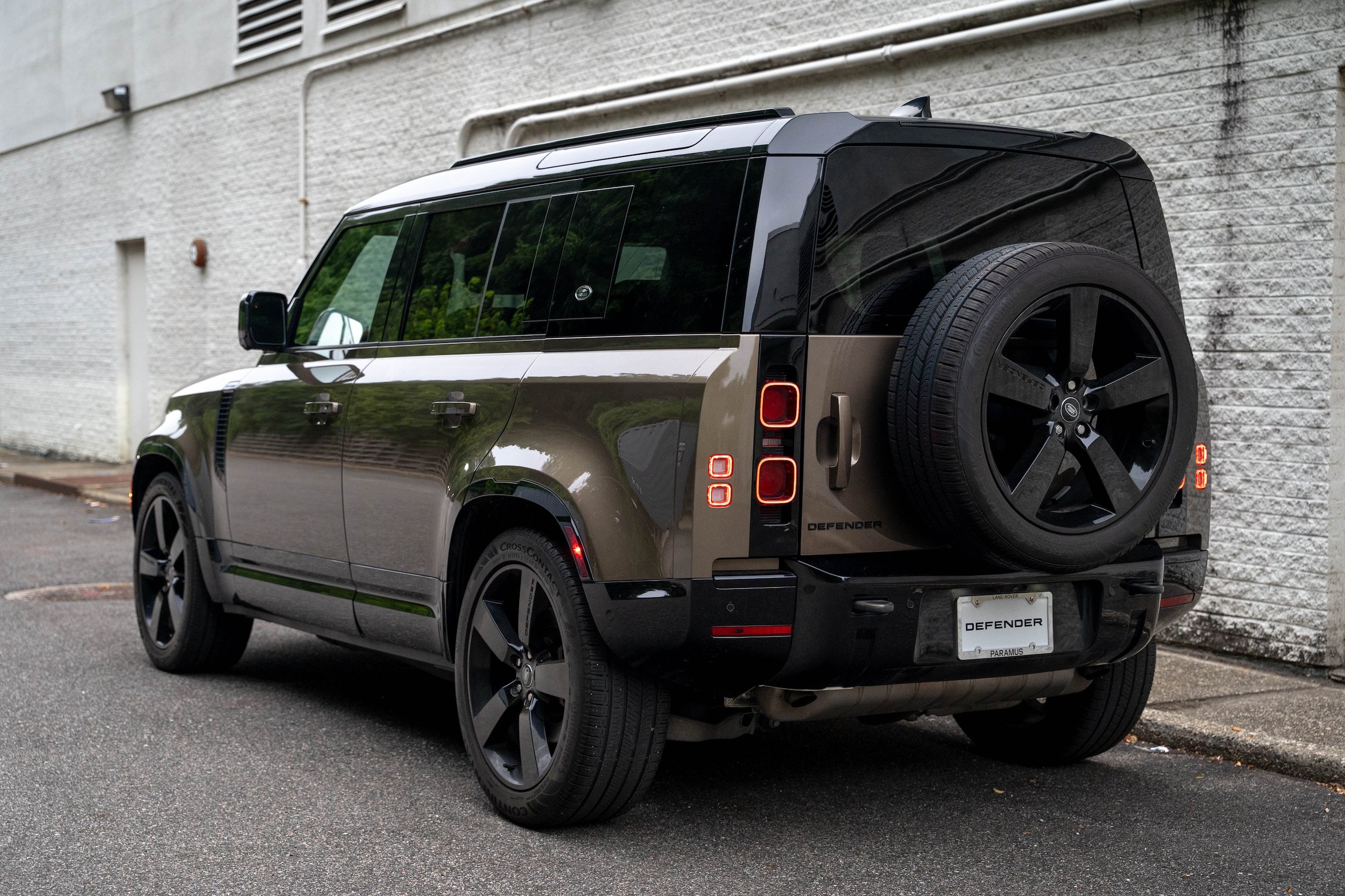 Used 2024 Land Rover Defender 110 X-Dynamic SE AWD/4WD image 5