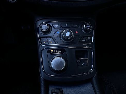 Used 2015 Chrysler 200 S FWD image 16