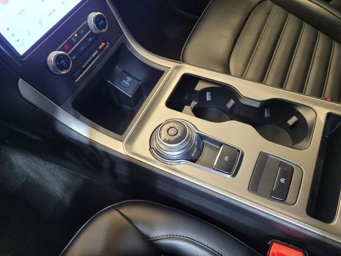 Used 2024 Ford Edge SEL image 26