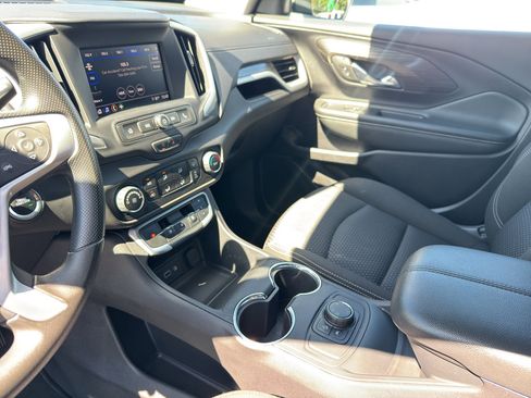Used 2024 GMC Terrain SLE image 22