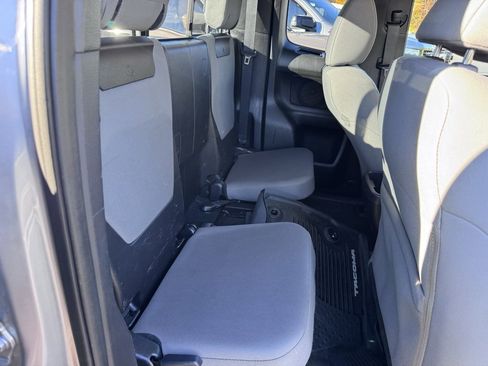 Used 2017 Toyota Tacoma SR image 24