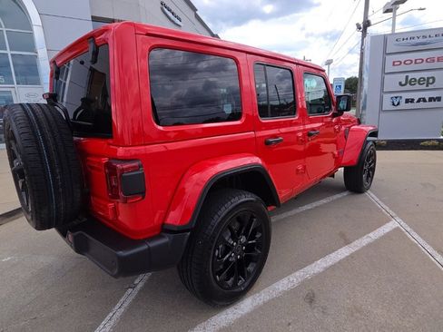 Certified 2025 Jeep Wrangler Unlimited Sahara w/ Safety Group AWD/4WD image 13
