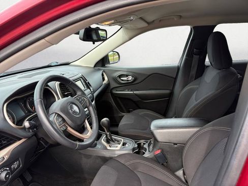 Used 2015 Jeep Cherokee Latitude AWD/4WD image 9