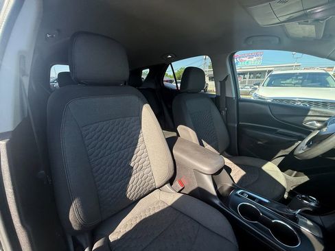 Used 2018 Chevrolet Equinox LT image 24