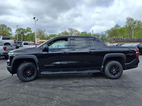 New 2025 Chevrolet Silverado EV LT image 9