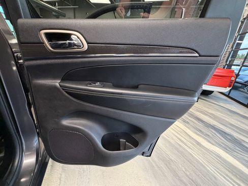Used 2017 Jeep Grand Cherokee Limited AWD/4WD image 43