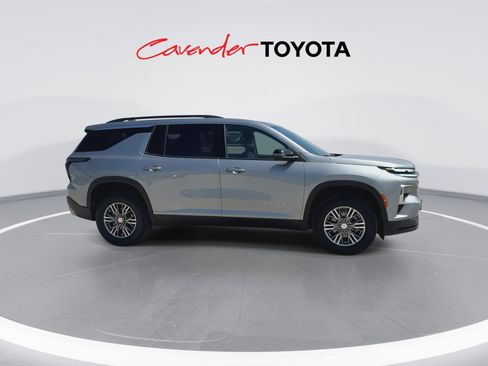 Used 2026 Chevrolet Traverse LT FWD image 9