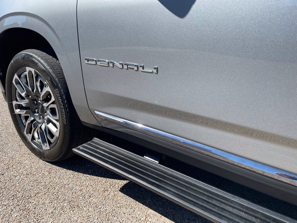 Used 2023 GMC Yukon Denali Ultimate AWD/4WD image 14