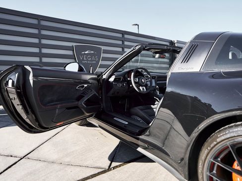 Used 2019 Porsche 911 Targa 4 GTS image 25