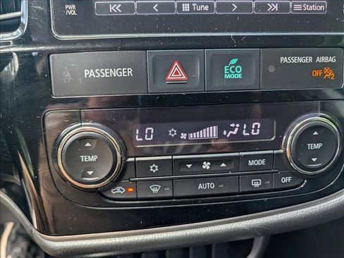 Used 2017 Mitsubishi Outlander SEL FWD image 34
