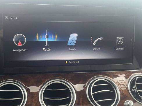 Used 2018 Mercedes-Benz E 400 4MATIC Sedan image 22