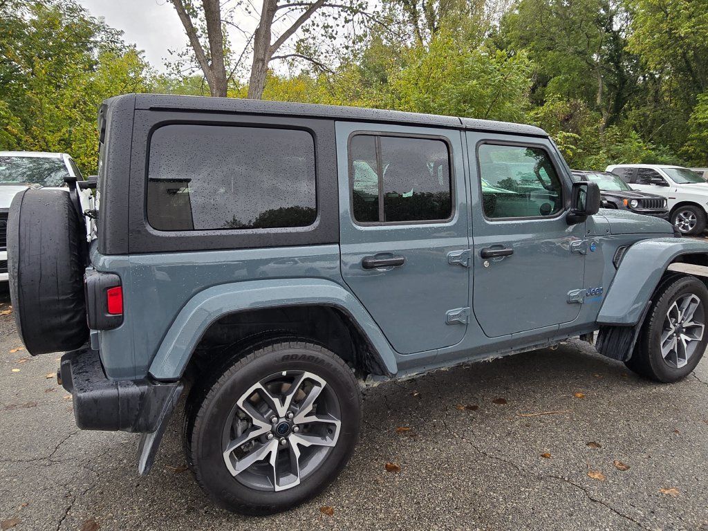 Used 2024 Jeep Wrangler Unlimited w/ Convenience Group AWD/4WD image 8