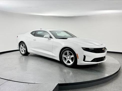 Used 2023 Chevrolet Camaro LT RWD image 11