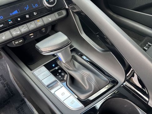 Used 2025 Hyundai Elantra SEL image 37