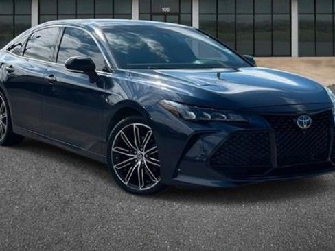 Used 2019 Toyota Avalon XSE image 11