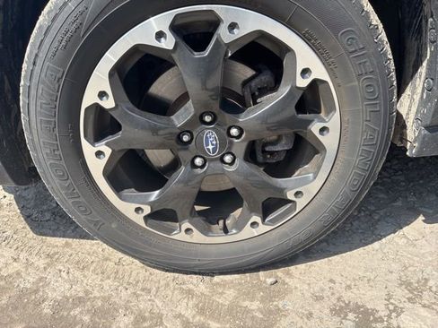 Used 2023 Subaru Crosstrek 2.0i Premium image 3