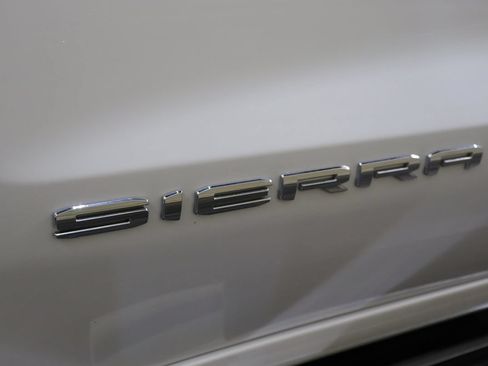 Used 2022 GMC Sierra 1500 SLT w/ SLT Premium Plus Package AWD/4WD image 21