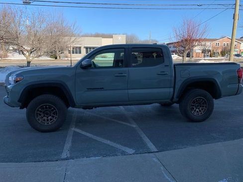 Used 2022 Toyota Tacoma SR5 w/ Trail Edition image 6