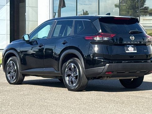 Used 2024 Nissan Rogue SV FWD image 8