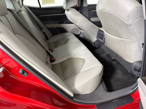 Used 2021 Toyota Camry SE image 15
