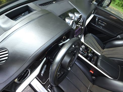 Used 2020 Bentley Bentayga Design Series image 11