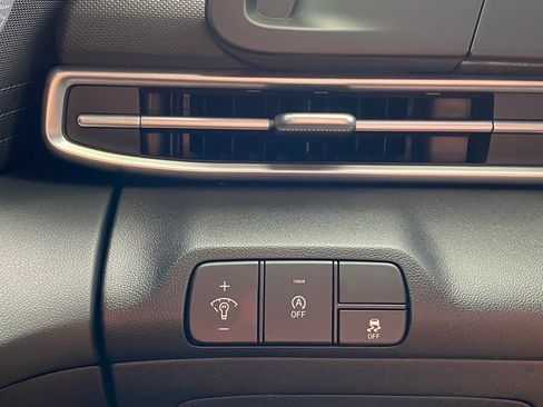 Certified 2025 Hyundai Elantra SE FWD image 10