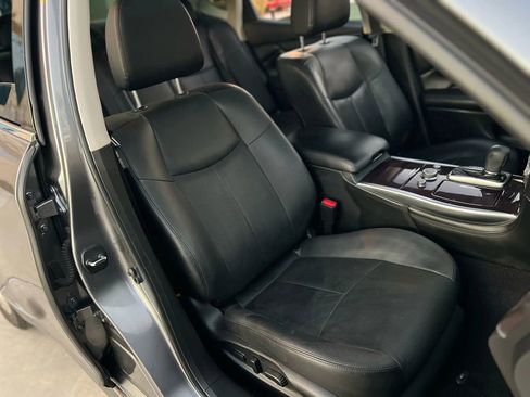 Used 2018 INFINITI Q70 Luxe image 12