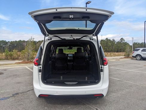 New 2026 Chrysler Pacifica Select image 40